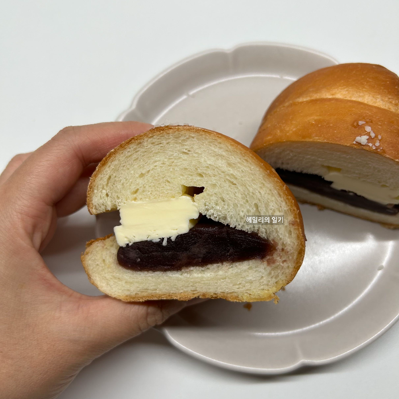 앙버터 소금빵 단면