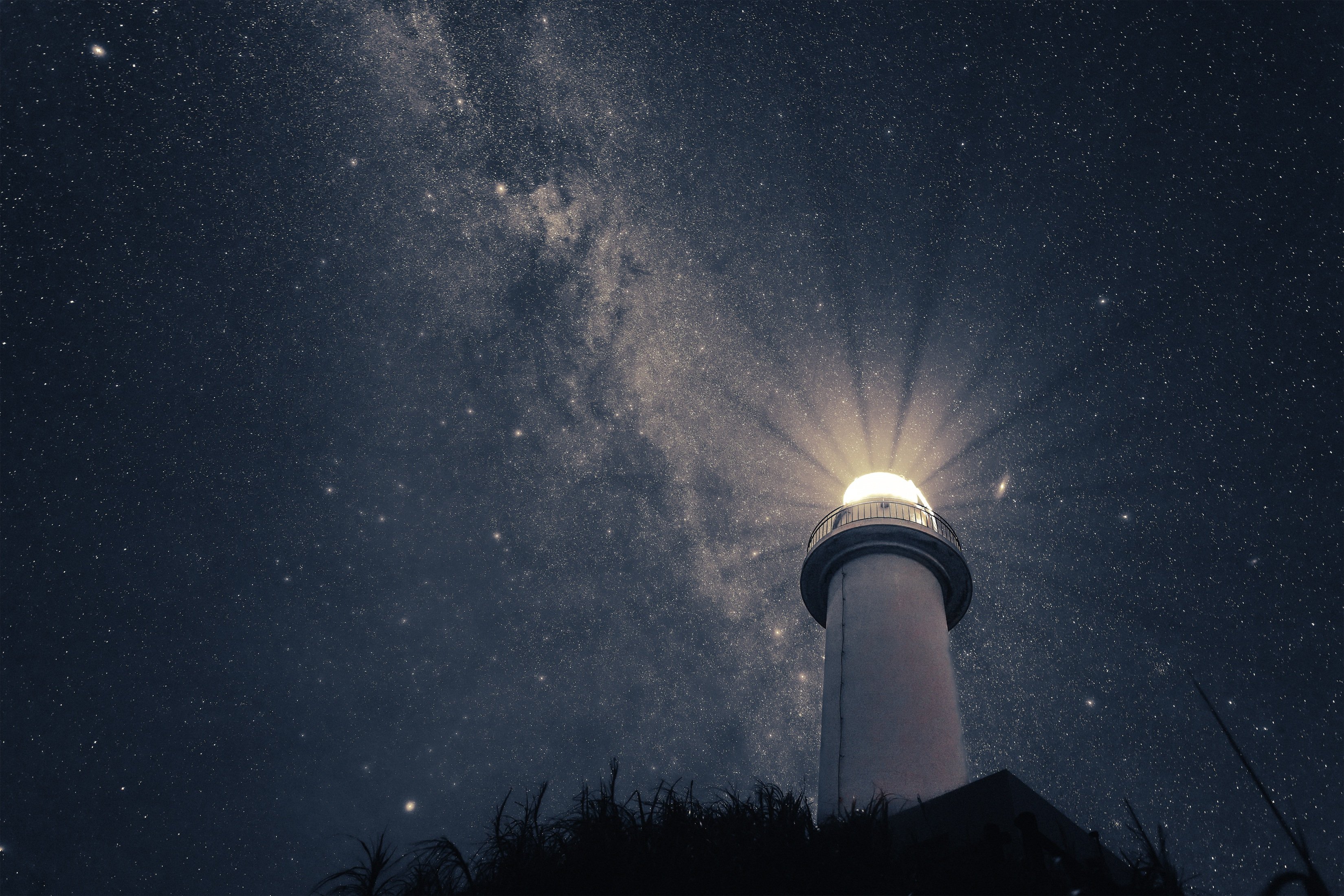 lighthouse-6785763.jpg