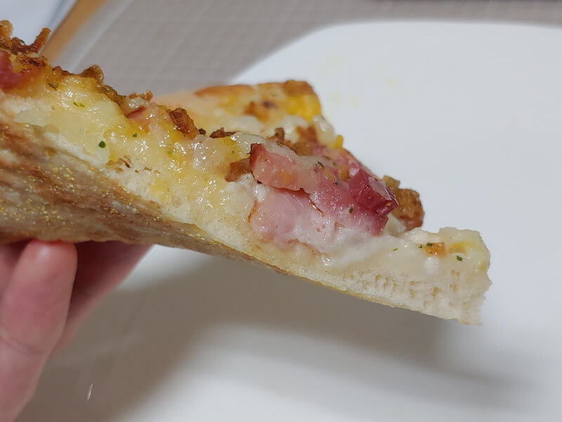 갈릭베이컨치즈 피자 단면 사진