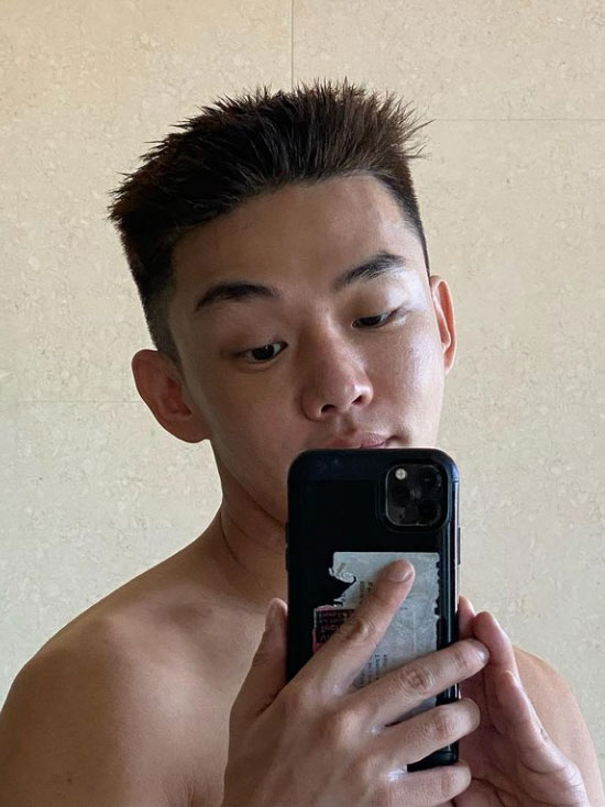  유아인, 새해맞이 '금연' 선언 "17년 만에 최초 결심, 흡연시 팬티내려 간다"