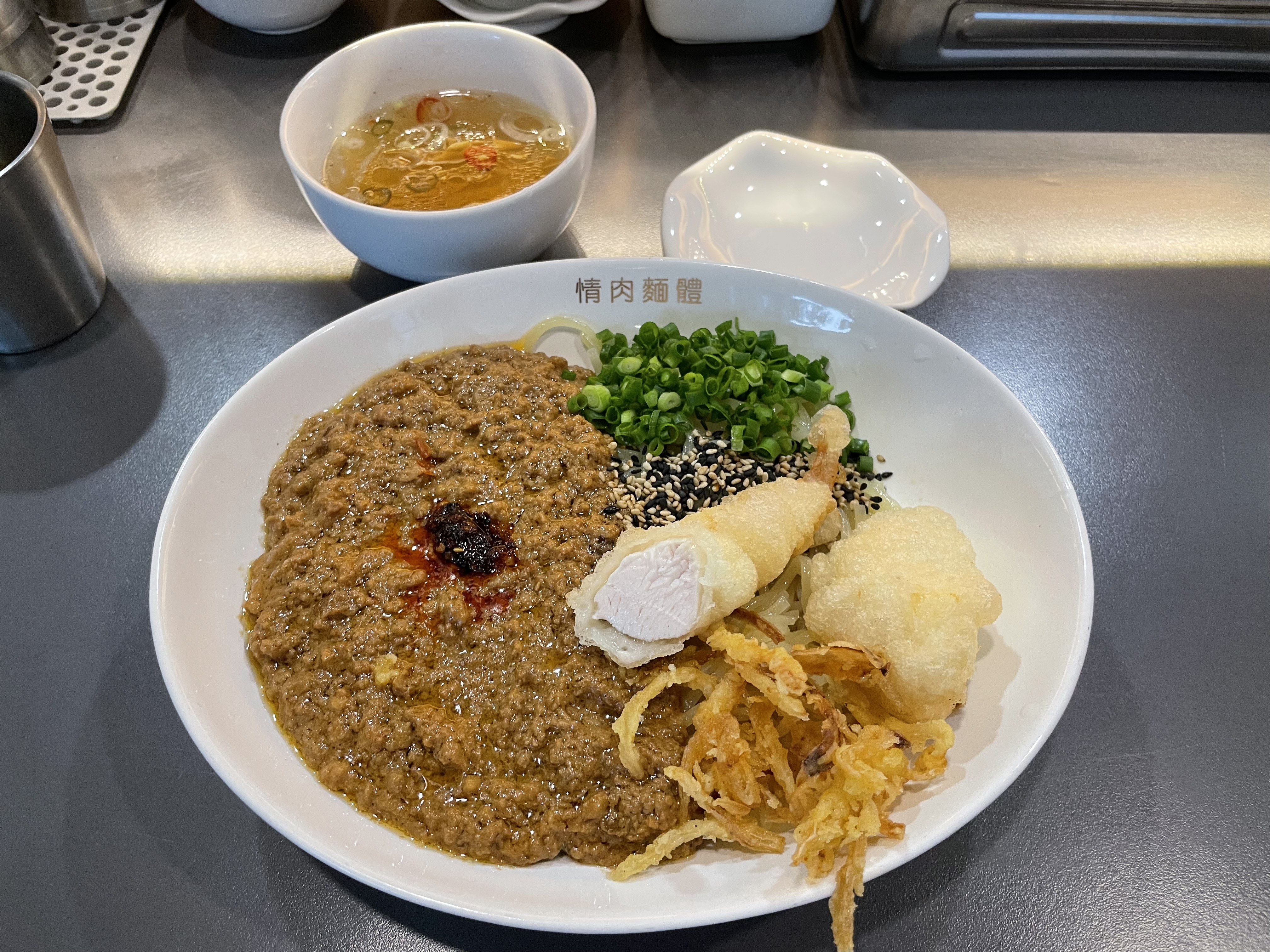  신촌 미슐랭 맛집 정육면체 깨부수면
