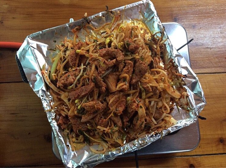  두루두루 맛나다, 돼지고기두루치기Stir-fried Pork)