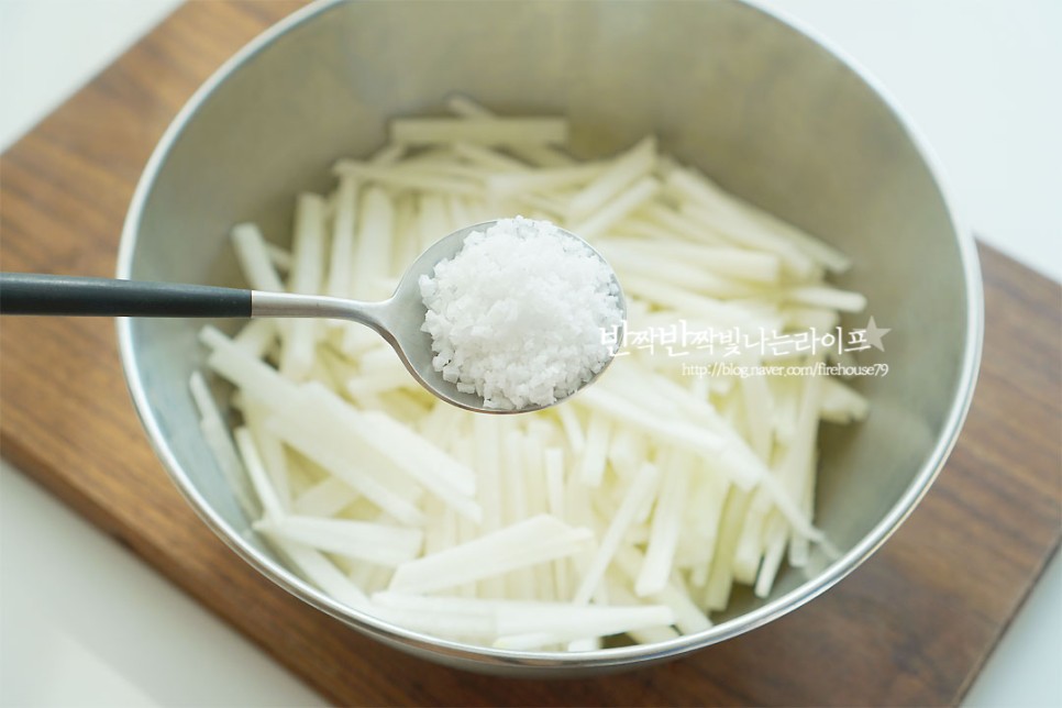 만들기 삼겹살수육 보쌈김치 맛있게~ 무수분 수육 보쌈 무김치 33