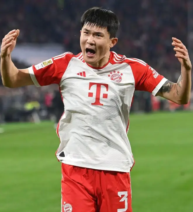 포요하고 있는 뮌헨 김민재