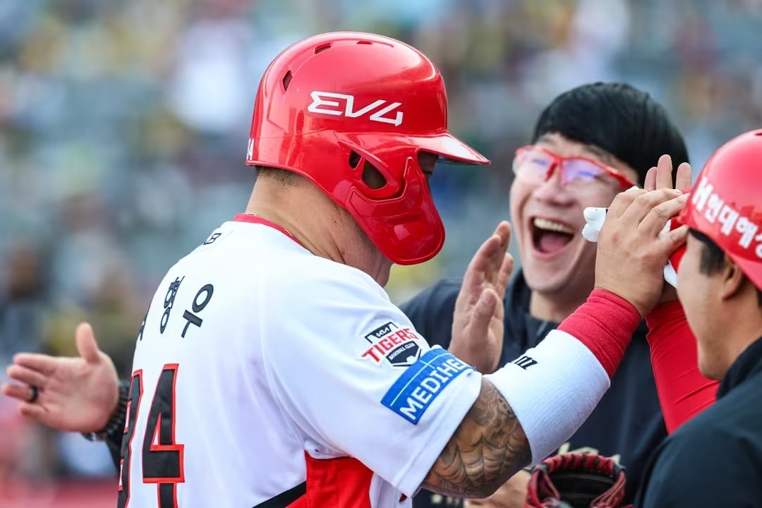 프로야구 개막 2연전 전 경기 매진&hellip;역대 최다 관중 신기록 달성