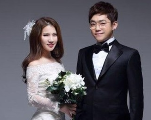  송백경 일베 논란.  41세 나이로 KBS 성우 합격
