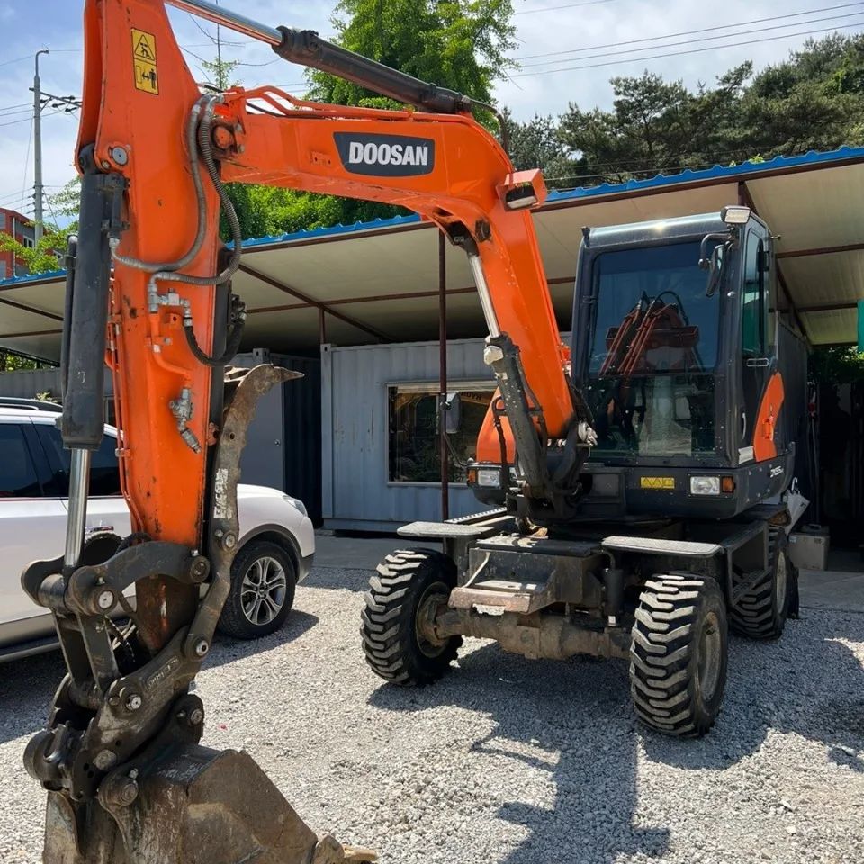  두산 DOOSAN DX55W모델 2019년식 6200만원 판매합니다