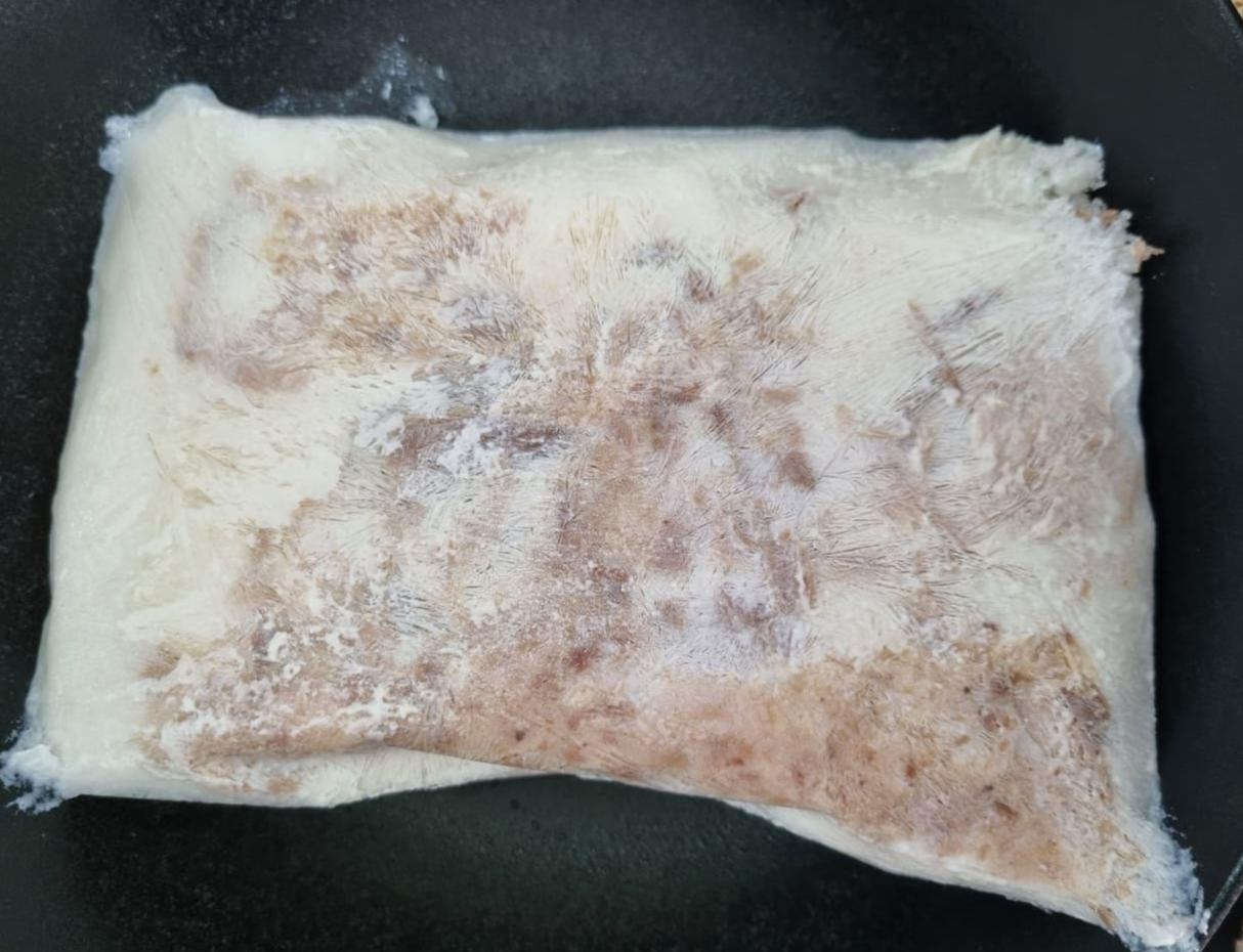 고른 한우 사골 돼지국밥 냉동 상태 모양