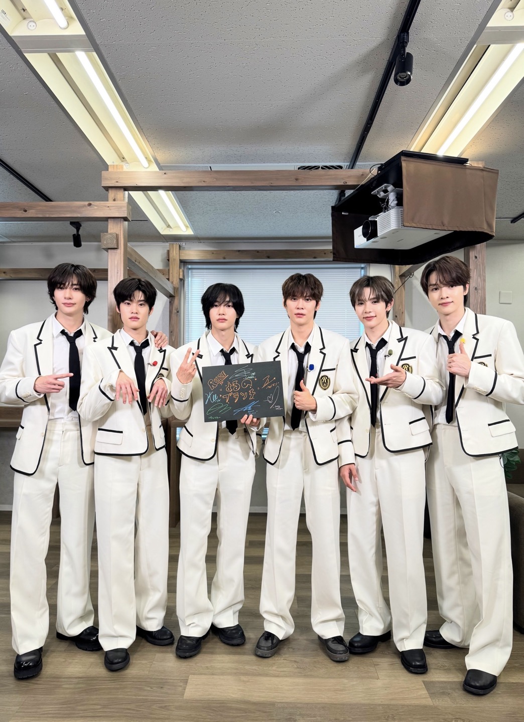 20250206요루노브런치트위터일본공계가족사진