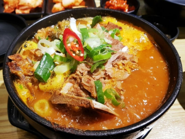  생방송 투데이 뼈다귀탕 뼈해장국 강남구 논현역 맛집 식당 탕탕집 정보와 리뷰 평점을 알아보자
