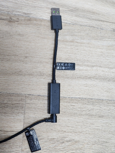 Razer-BlackShark-V2에-동봉된-USB-Sound-Card.