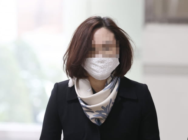  정경심 법정 구속, 징역 4년과 벌금 5억.