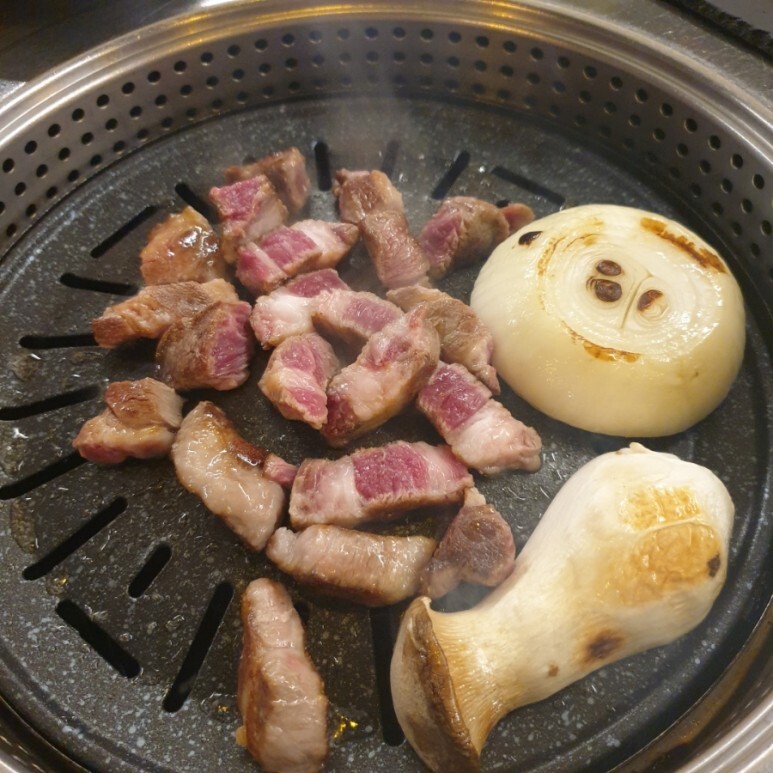 육회품은돼지 이미지