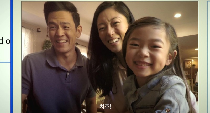  '테이큰'이 아니다! 실종된 딸을 SNS로 찾아나서는 추적극 '서치'