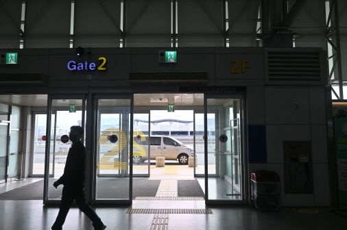 김해공항 국제선 2층 출발 게이트 2