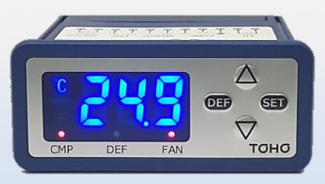 TOHO 냉동 냉장고 쇼케이스 전용 제품의 TTM-C30의 청색 LED를 켠 상태의 온도계 사진 입니다.