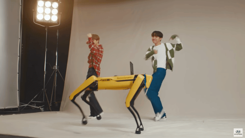  이제 현대꺼 보스턴 다이나믹스 스팟...BTS와 공연하다 VIDEO: Hyundai x Boston Dynamics | Welcome to the Family with BTS