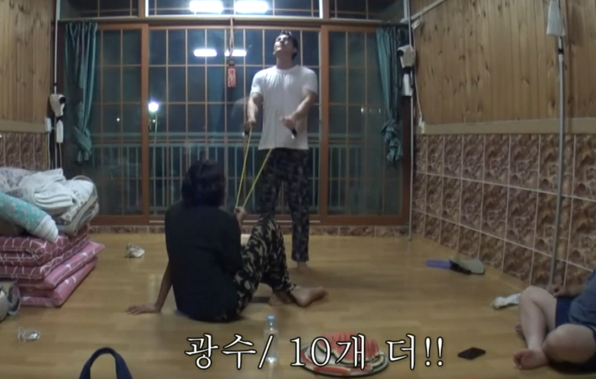  콩콩팥팥 김우빈 어깨 운동 기구 바로 이거였네요