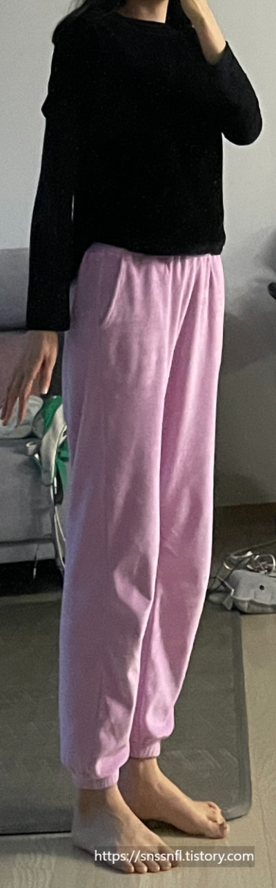 드멜 벨로아벨벳 미니티와 조거팬츠