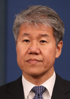  문재인 정부가 부동산 집값을 올리는 이유? 김수현의 글, 집 팔라고 꼬시는데, 정작 청와대 관계자는 안 파는 이유, 노영민 대통령비서실장도 2채, 집 팔 바에는 퇴직하는 청와대 관계자, 엄청..