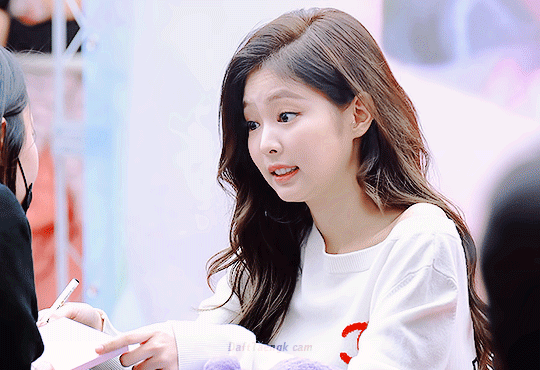  왜 요즘 똑같은 티만 입어요? 제니 반응