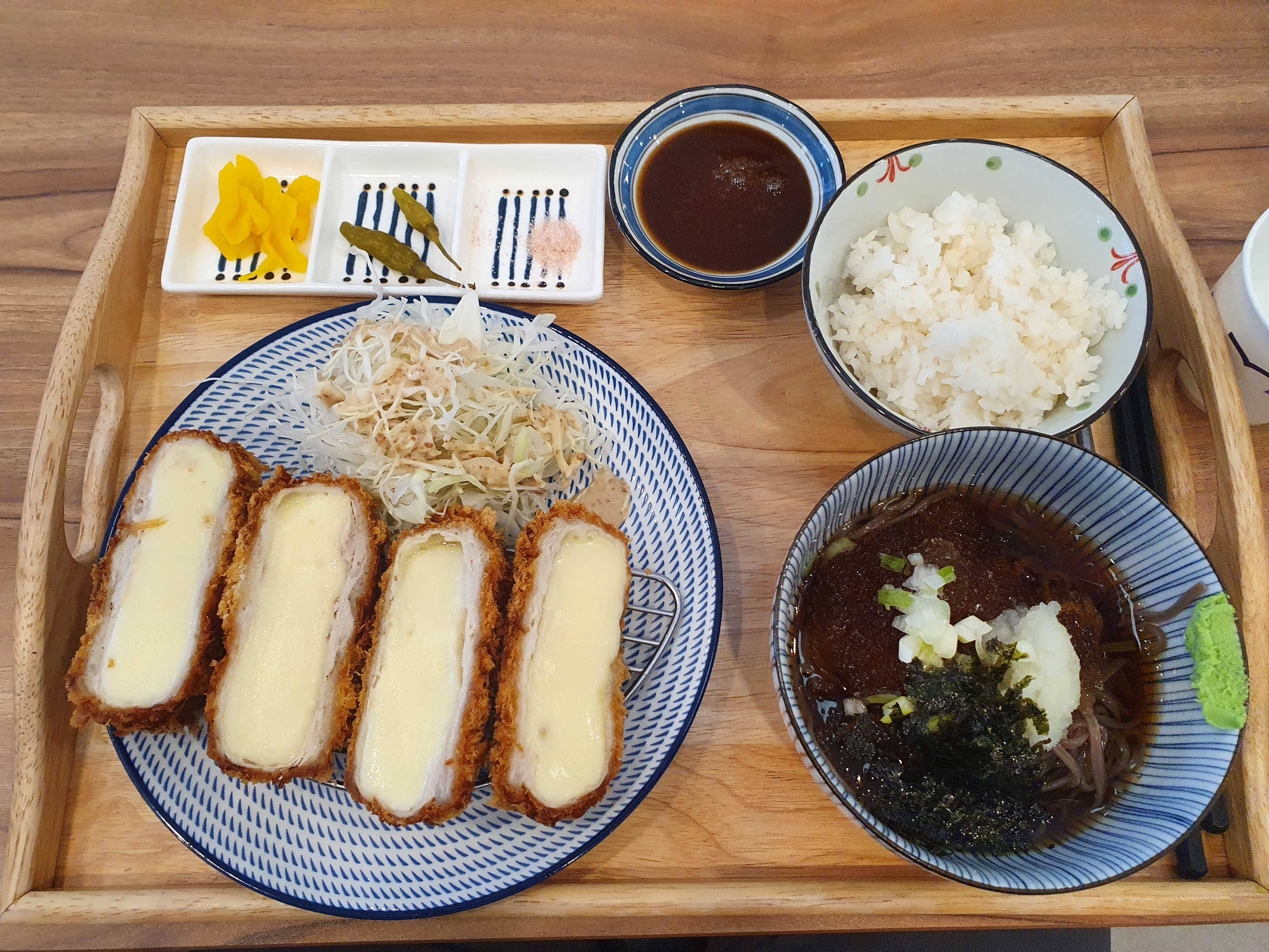  로봇이 서빙 하는 돈까스 집 - 호니도니 삼성반월점 / 메뉴추천 / 돈까스 솔직후기