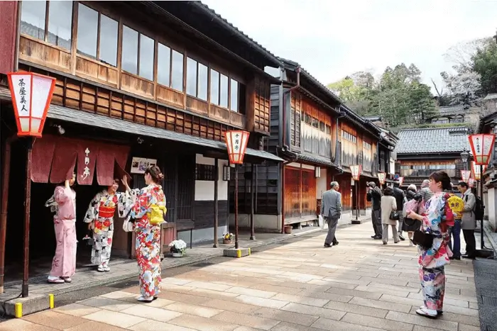 히가시 차야 지구 (source: www.shoreexcursions.asia/)