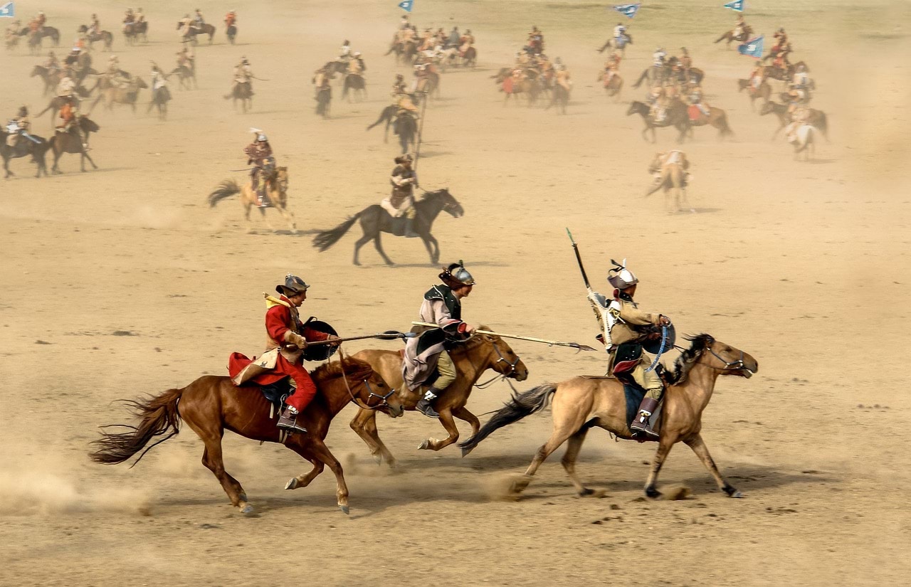 몽골 유목민족 말타기 창 활쏘기 민속놀이