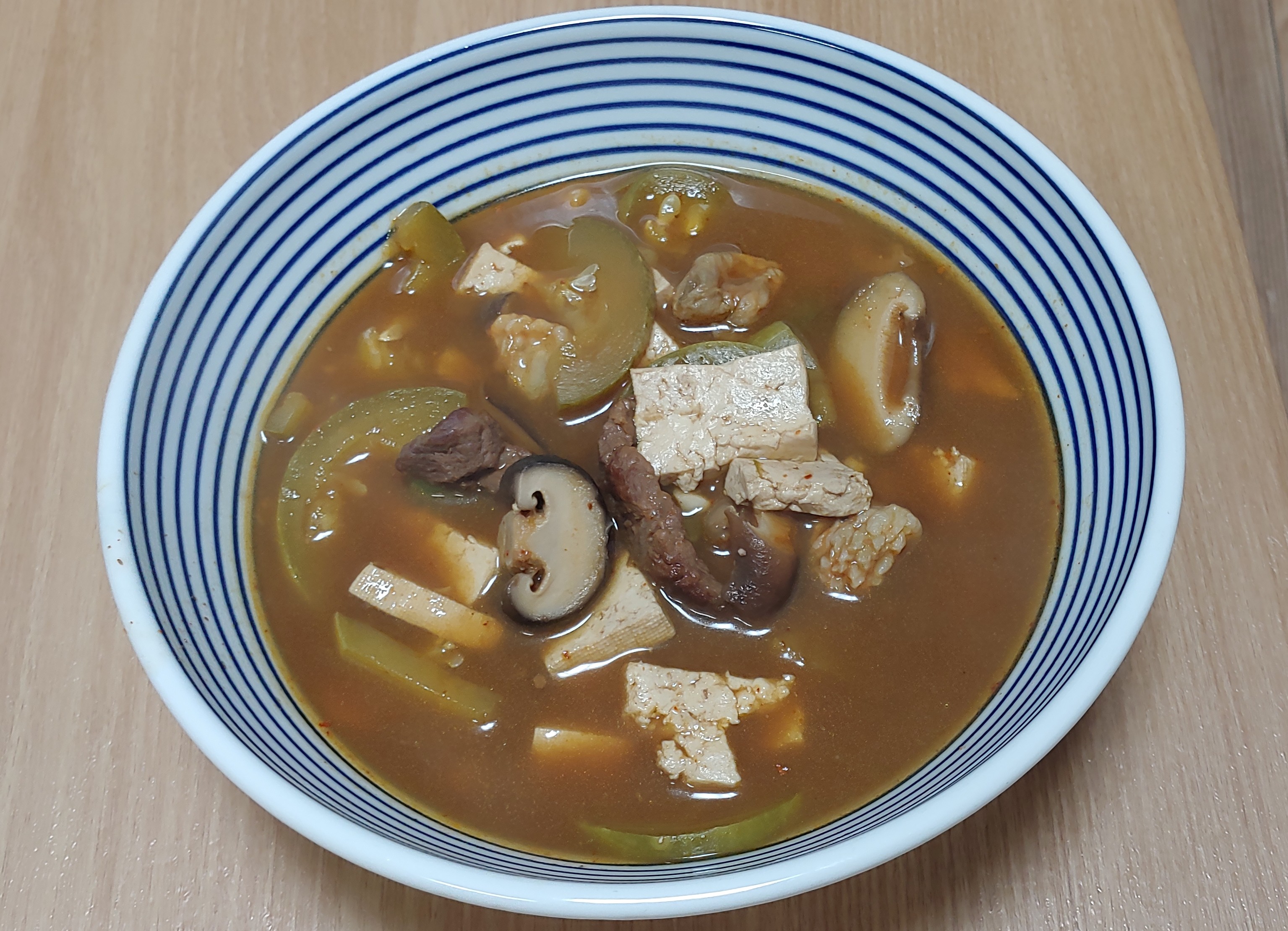  자취남 한끼 해먹기! (feat. 오만둥이 소고기 된장찌개)