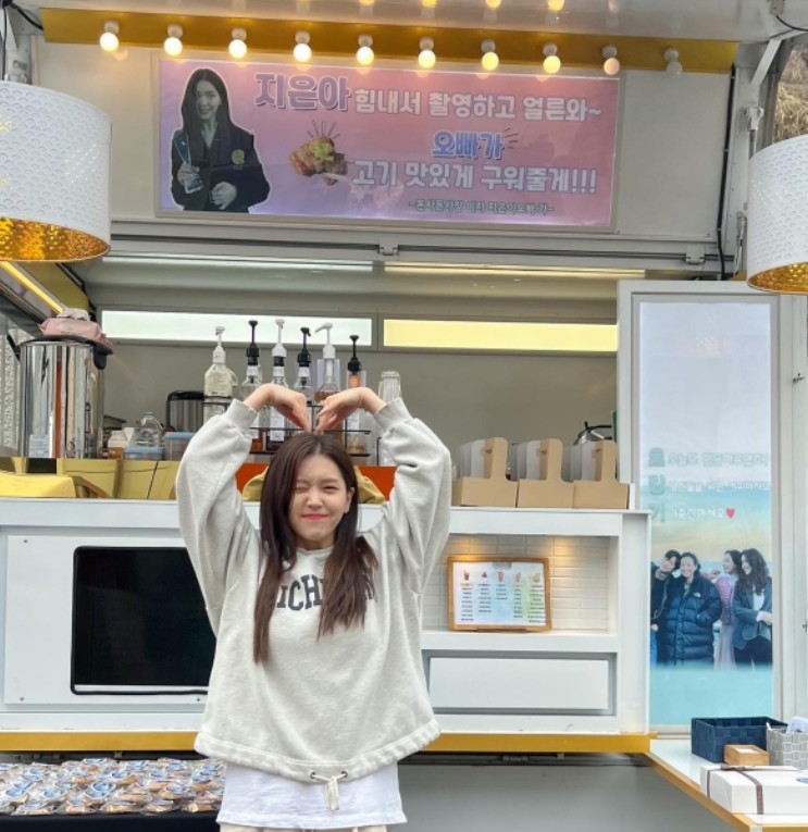 배우 김지은