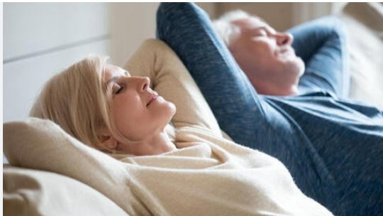  노화 방지하려면 '이것' 해야 Naps slow brain shrinkage, study finds