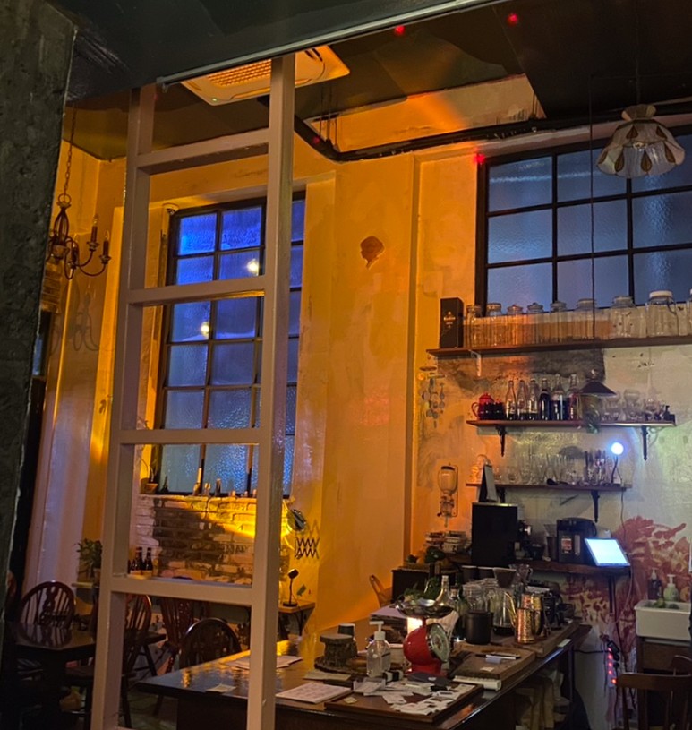 망원동카페 겸 술집 26