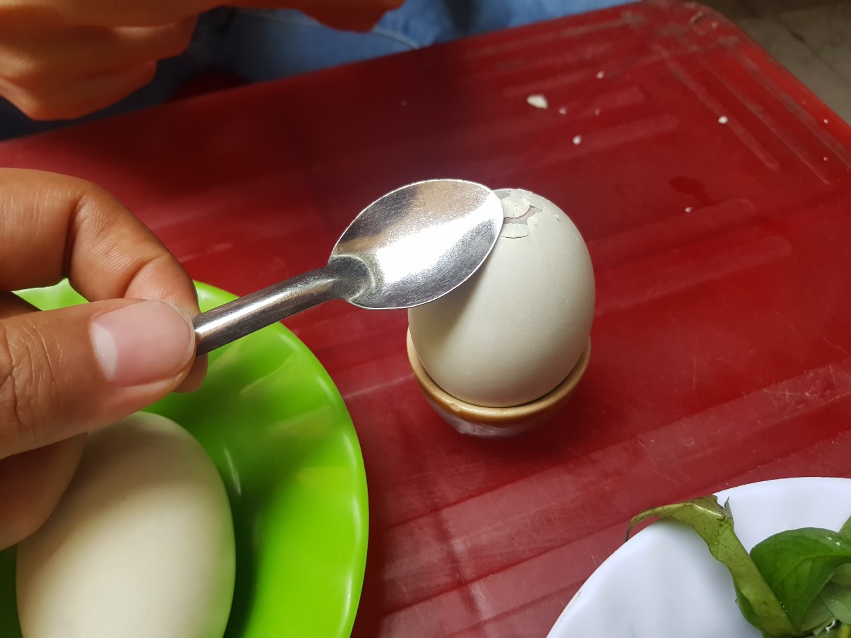 호치민 2군 타오디엔 Baby Duck Egg 전문점 Kim Thao Restaurant - 먹는 방법