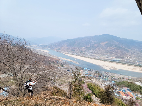 산에서 내려다본 마을