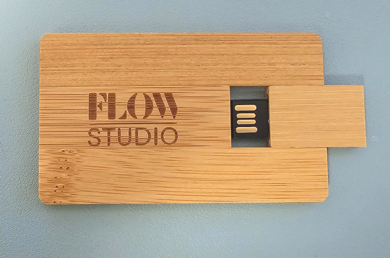 플로우 스튜디오에서 받은 USB