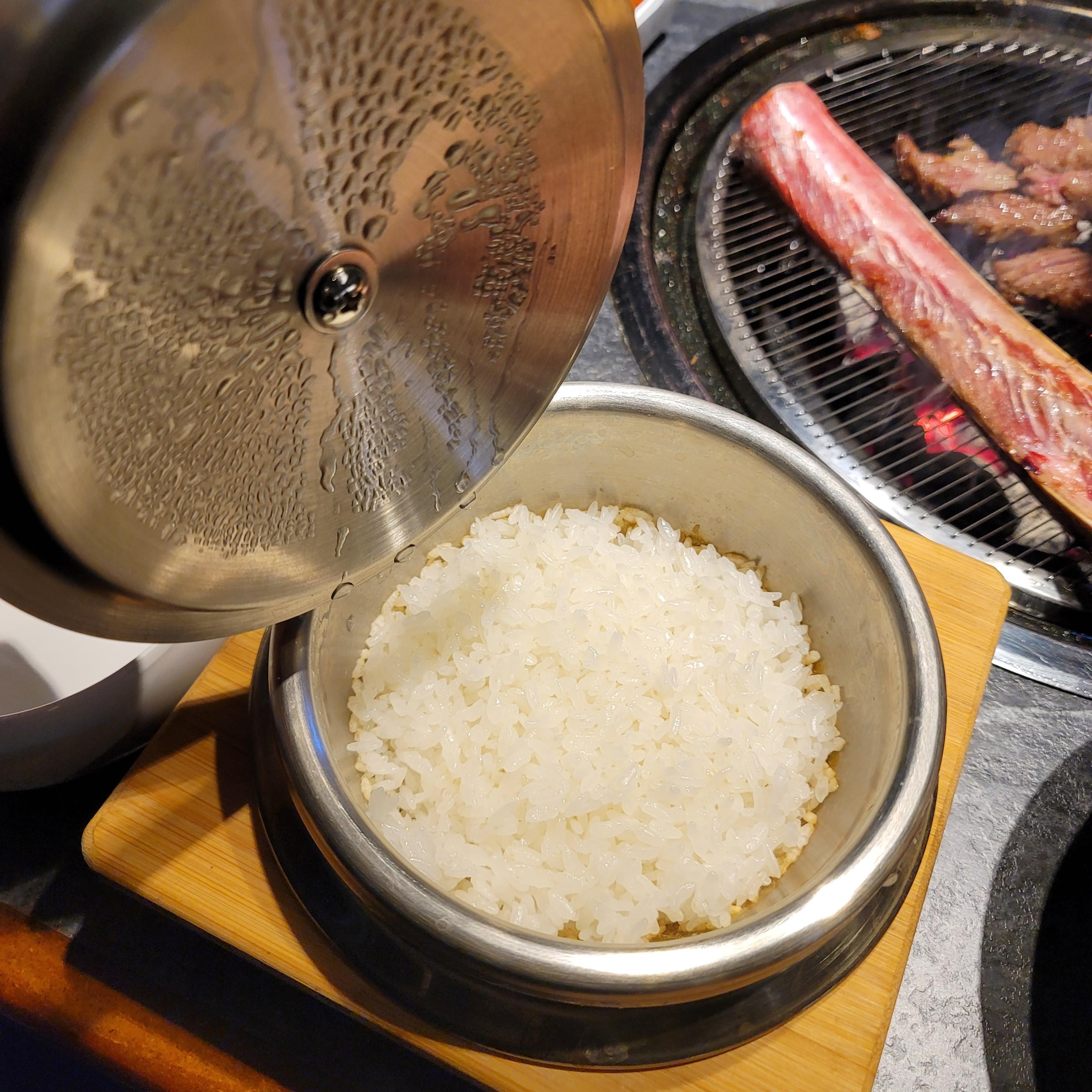 삶은 쌀 커버 오픈 사진