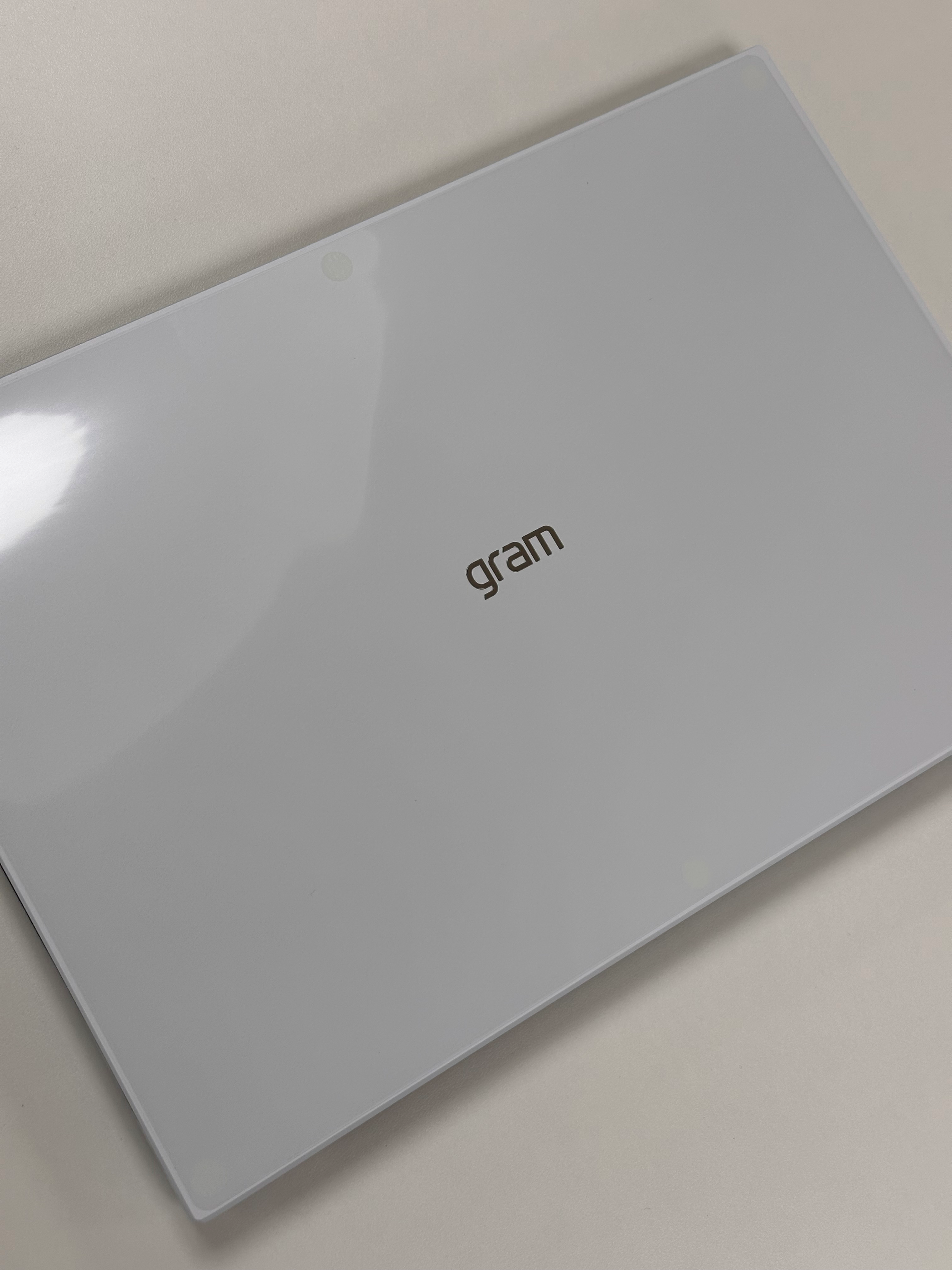 LG-그램-16-디자인