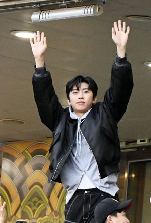  임영웅, 축구팬 위해 선한 결정