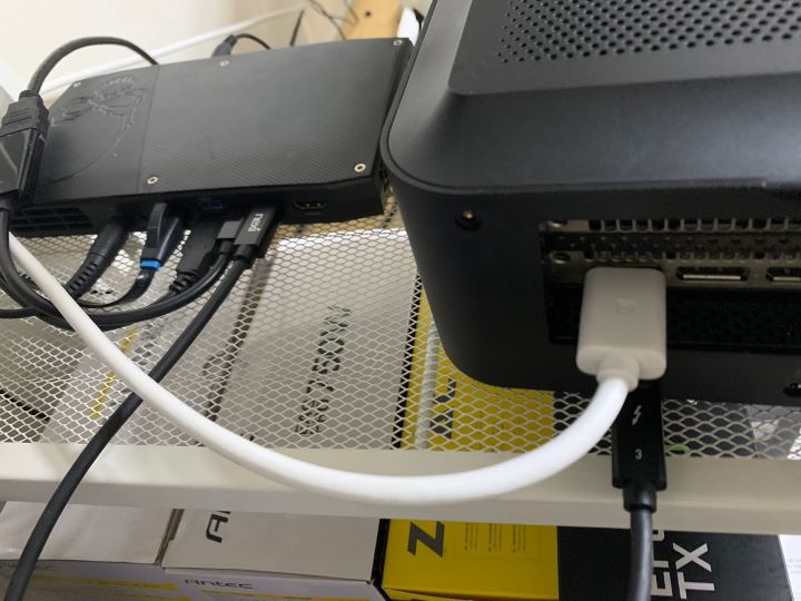 Intel NUC와 eGPU 의 썬더볼트 연결 사진