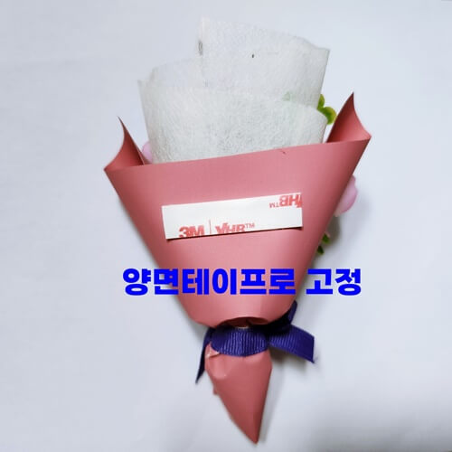 꽃다발-뒷면-양면테이프-고정-사진