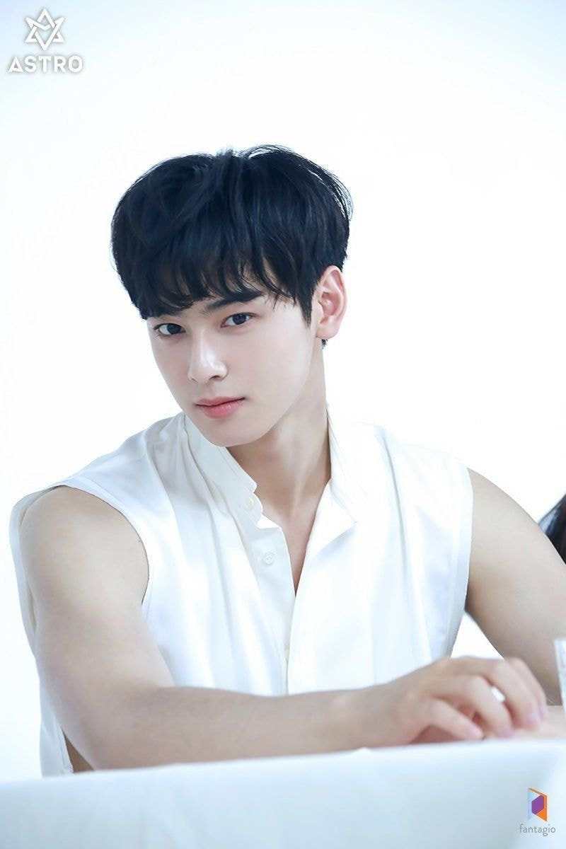  차은우 성형하지 않았나? 최소 교정이라도 한거아냐???
