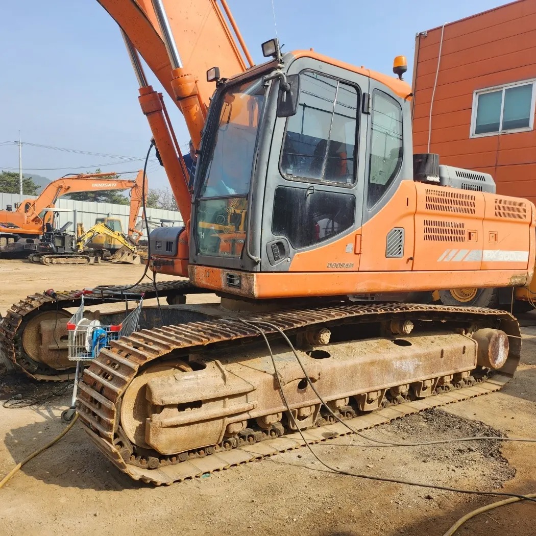  두산 DX300LC-3 2014년식 6700만원 판매합니다.