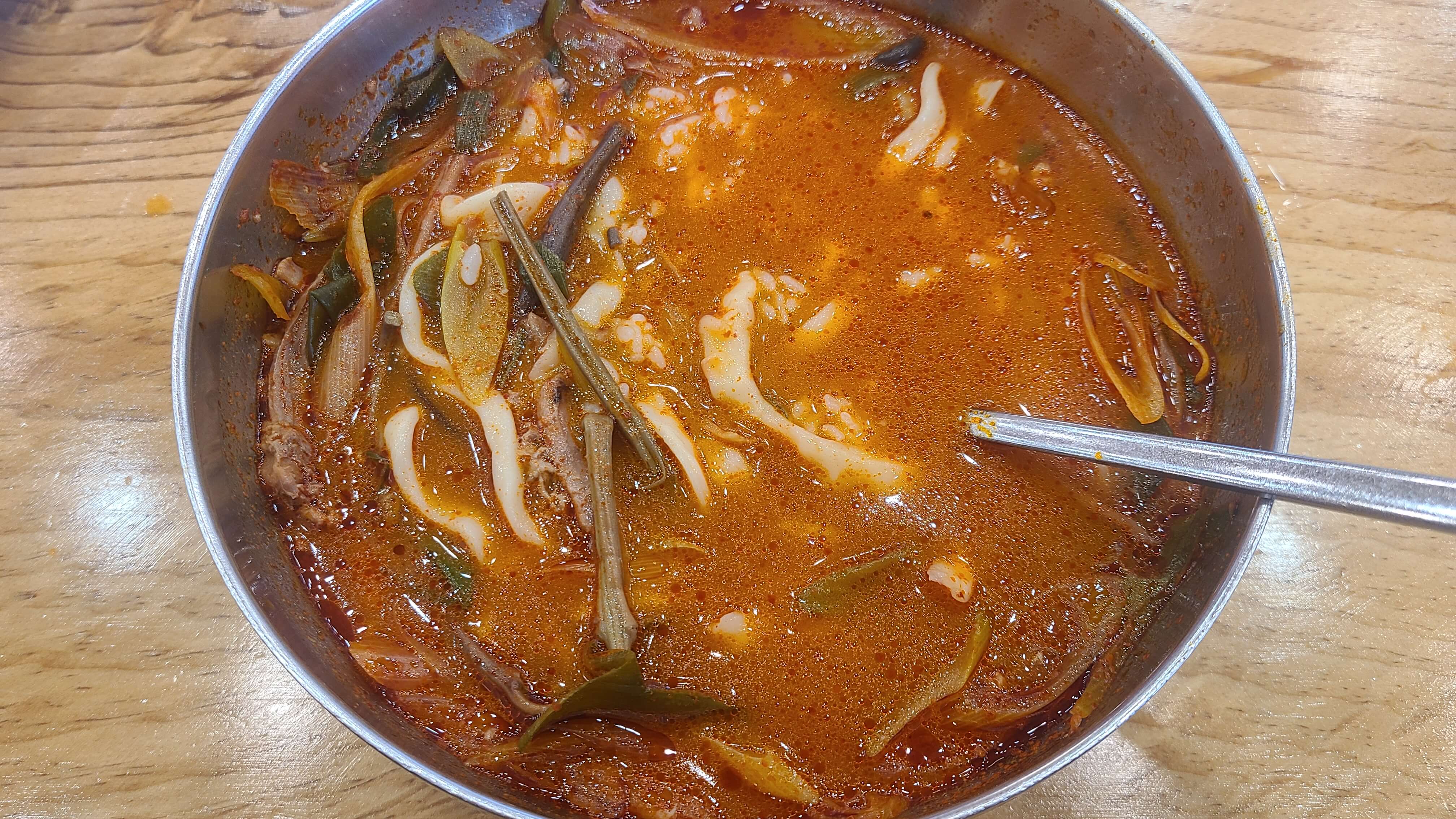 청수옥-육개장칼국수-공기밥