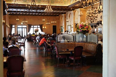 유럽풍의 식당 내부 사진