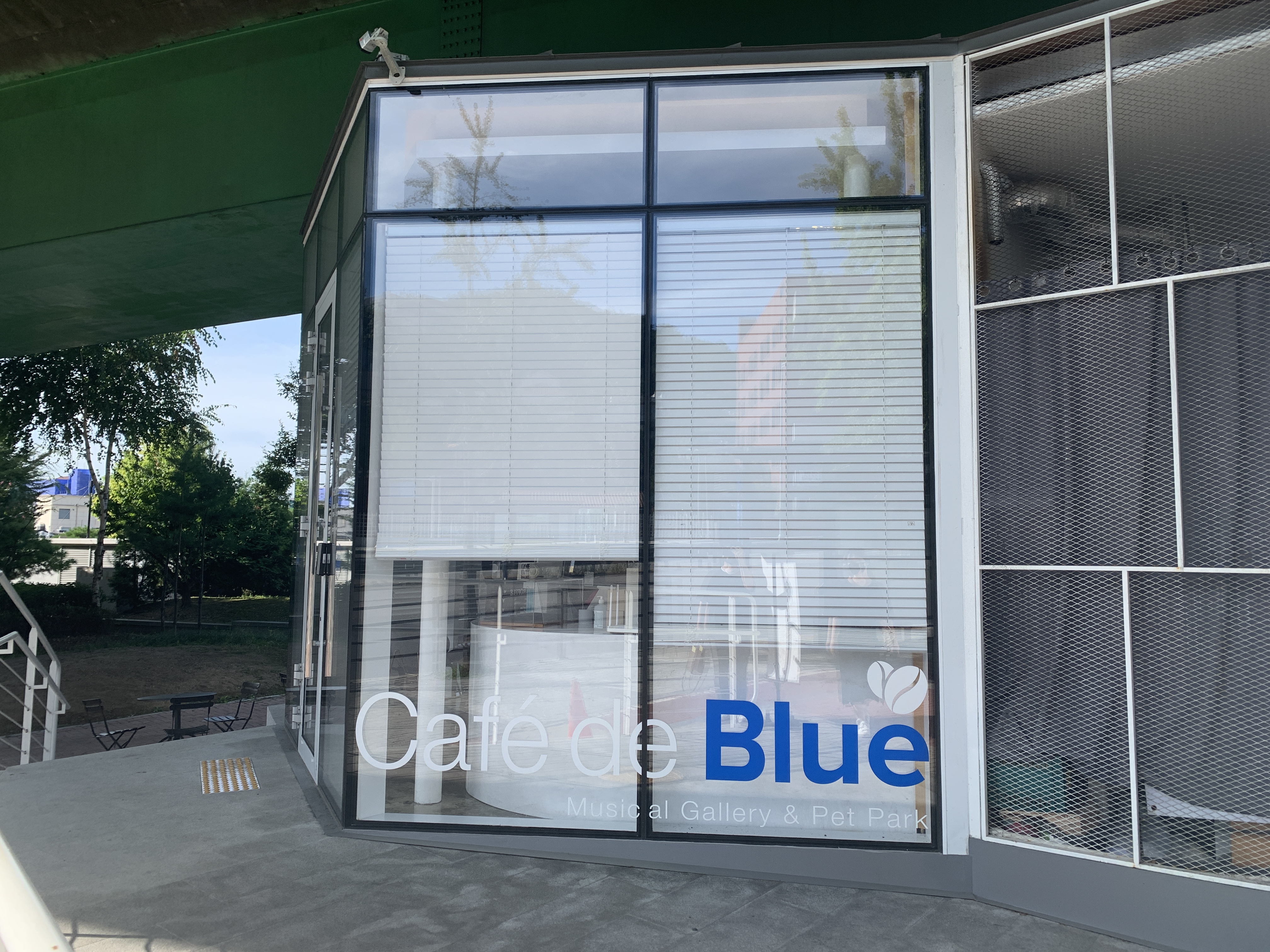  [한남동 카페] 한남동 육교 밑 카페_Cafe de Blue (블루스퀘어홀)