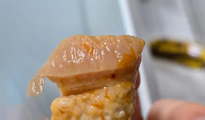 돼지고기 가시 붙어있음 뭔가요