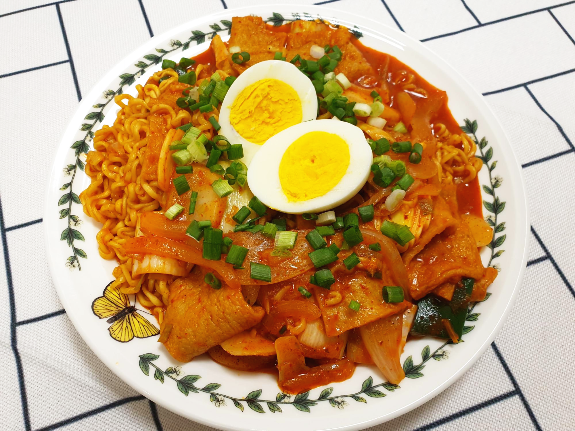  틈새라면 맛있게 끓이는법 간단한 매운 라볶이 만들기