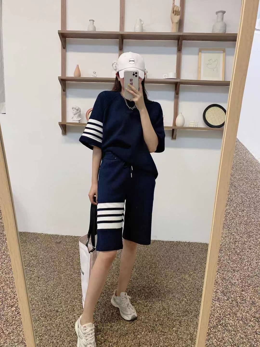  [THOM BROWNE] 톰브라운 사선 완장 스웨트 셔츠 반팔 니트 티셔츠 (3 COLOR)