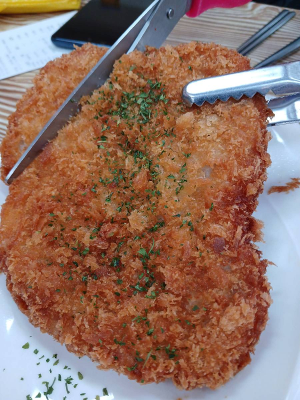 망향비빕 돈까스 커팅