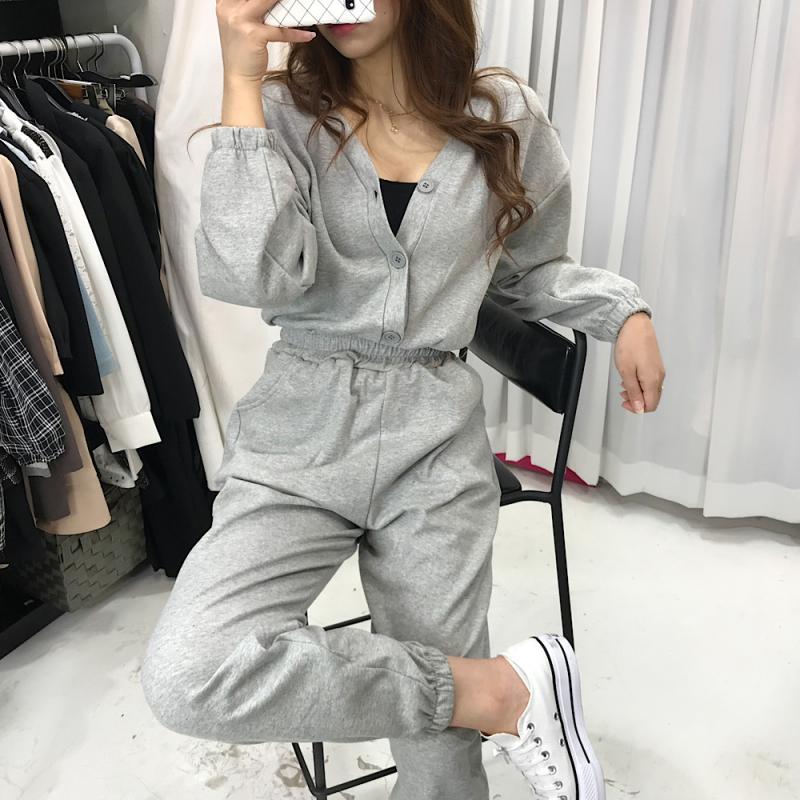 단추 브이넥 긴팔 밴딩 점프수트 트레이닝